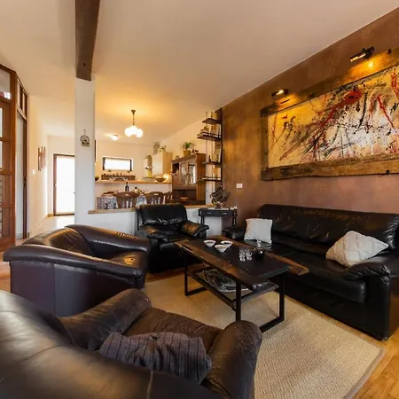 Luxury Apartment Pharos *