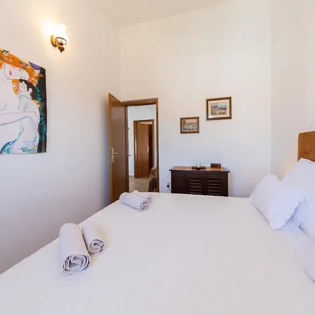 Luxury Apartment Pharos