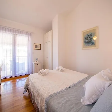 Luxury Apartment Pharos スタリー・グラード