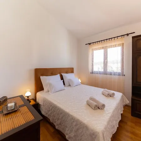 Luxury Apartment Pharos アパート スタリー・グラード