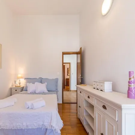 Luxury Apartment Pharos *